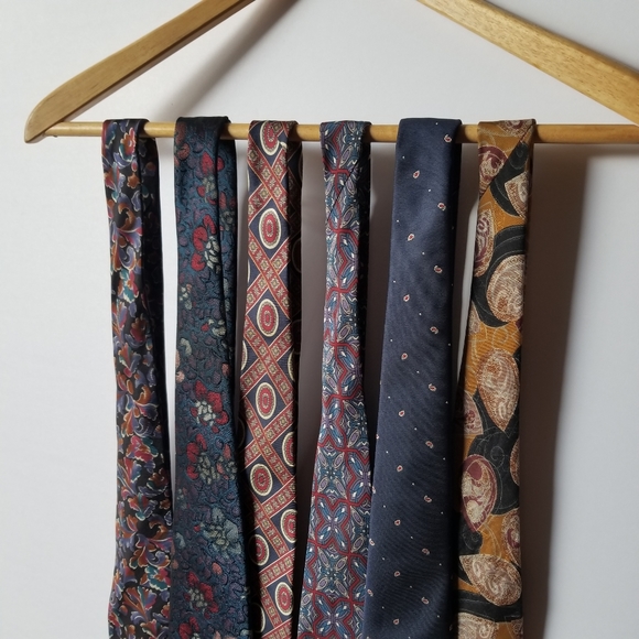 Pick Out A Vintage Designer Necktie - Picture 3 of 4